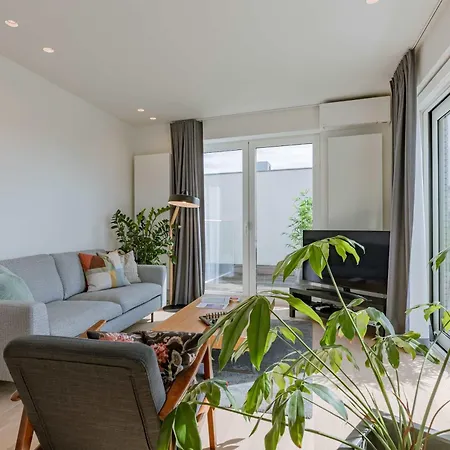 Huswell - Spacious In With Big Terrace Apartment *