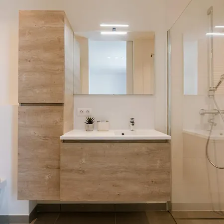 Huswell - Spacious In With Big Terrace Appartement Gand